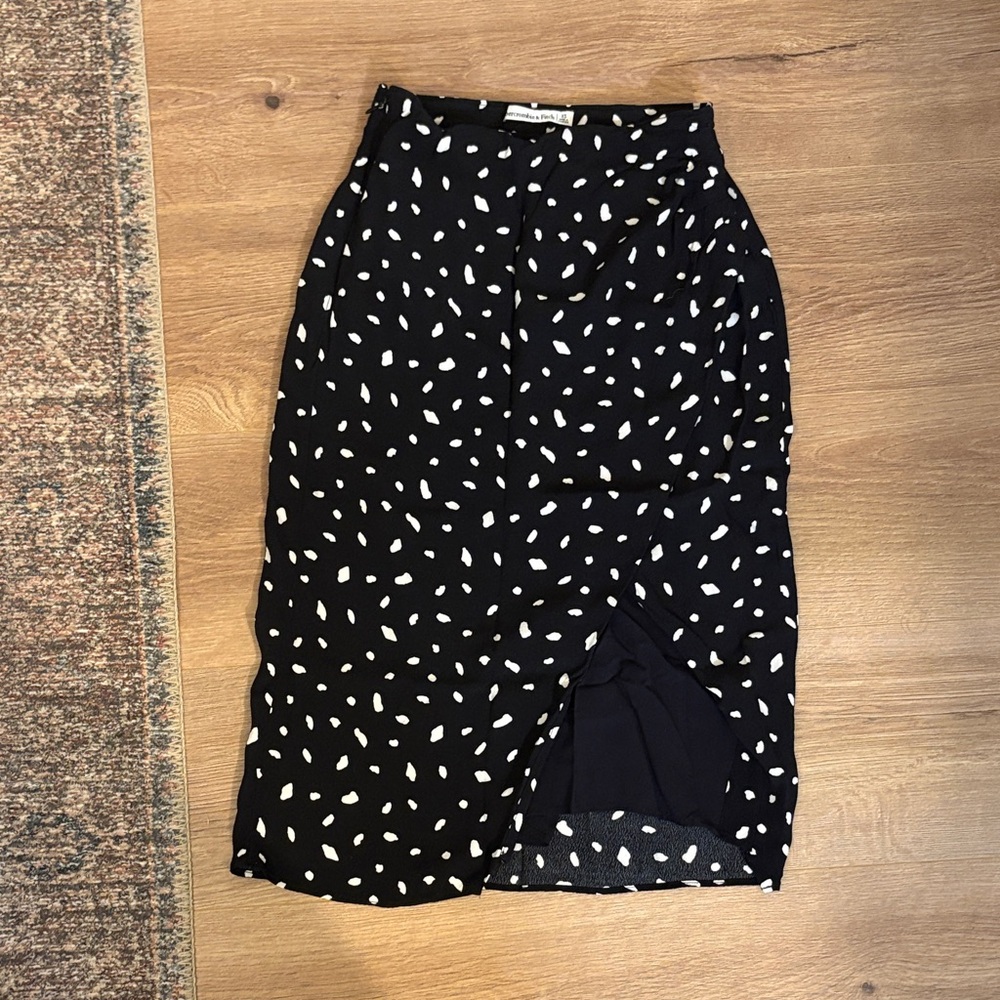 Abercrombie & Fitch - Black and White Polka Dot midi Skirt
